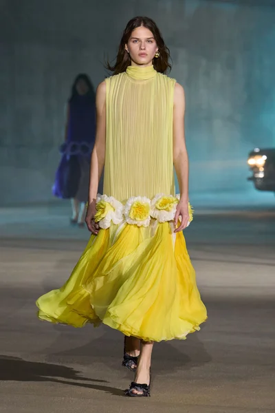 Look 1